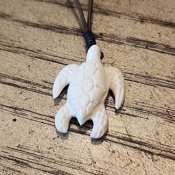 Buffalo bone turtle Hawaiian pendant  necklace unisex - Picture 2 of 6